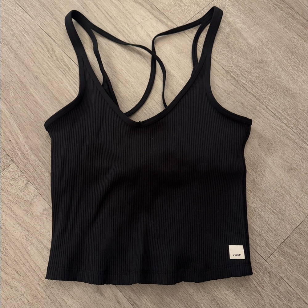 Vuori Criss Cross ribbed crop tank top
